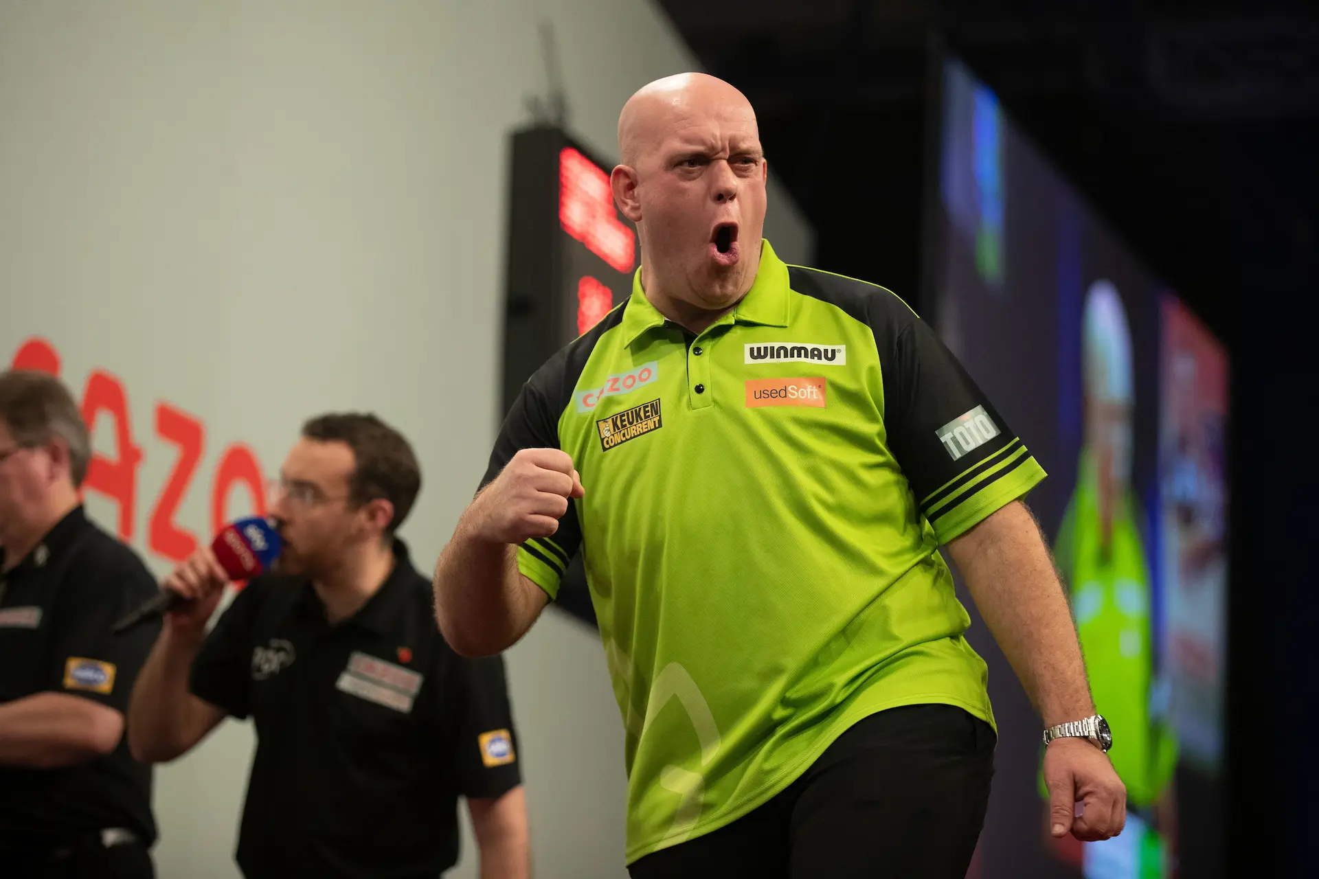 Van Gerwen edges nine-dart hero Rock in breathtaking Grand Slam of Darts classic to reach Quarter-Finals