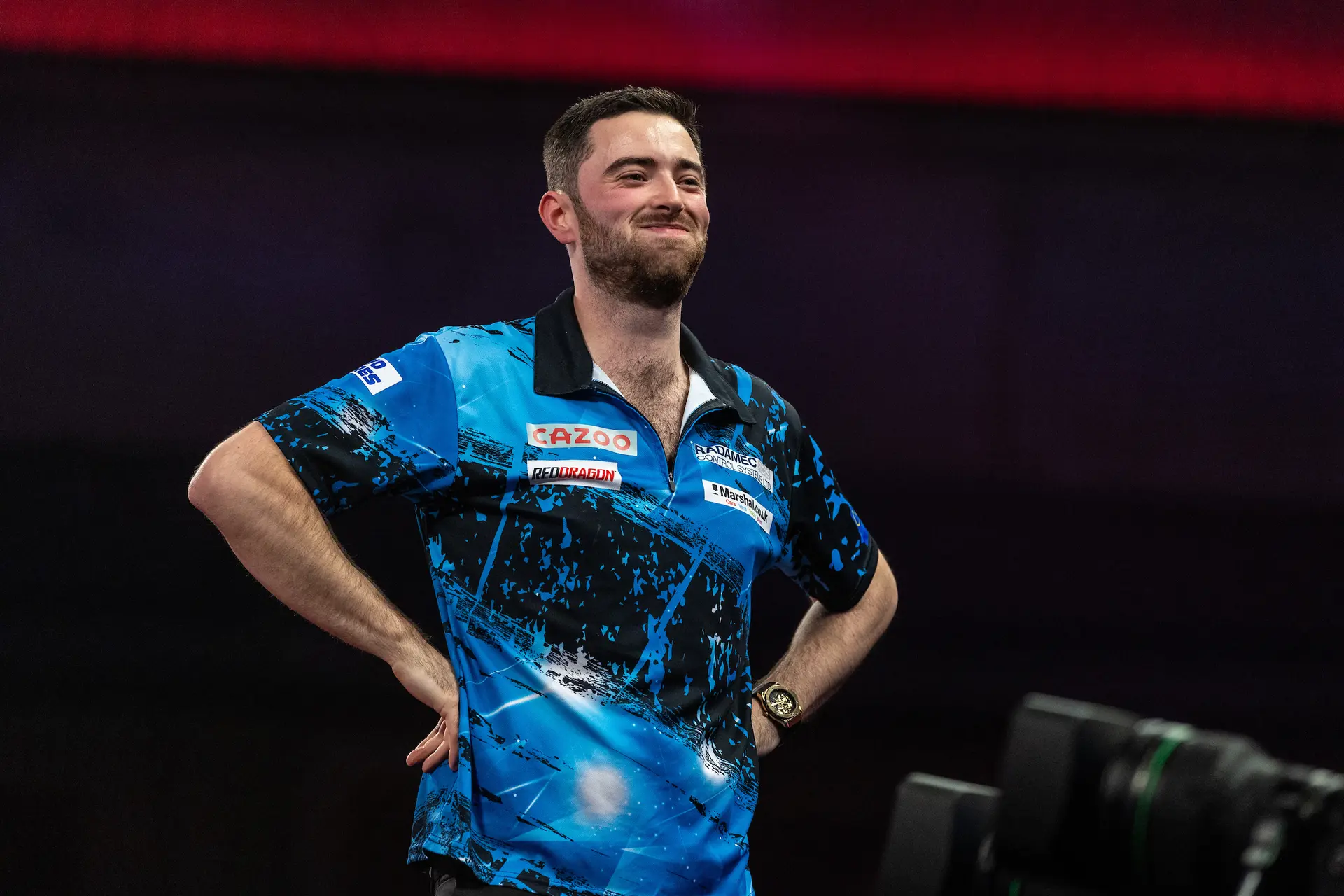 Humphries holds off surge from Van der Voort to complete Last 16 at PDC World Darts Championship