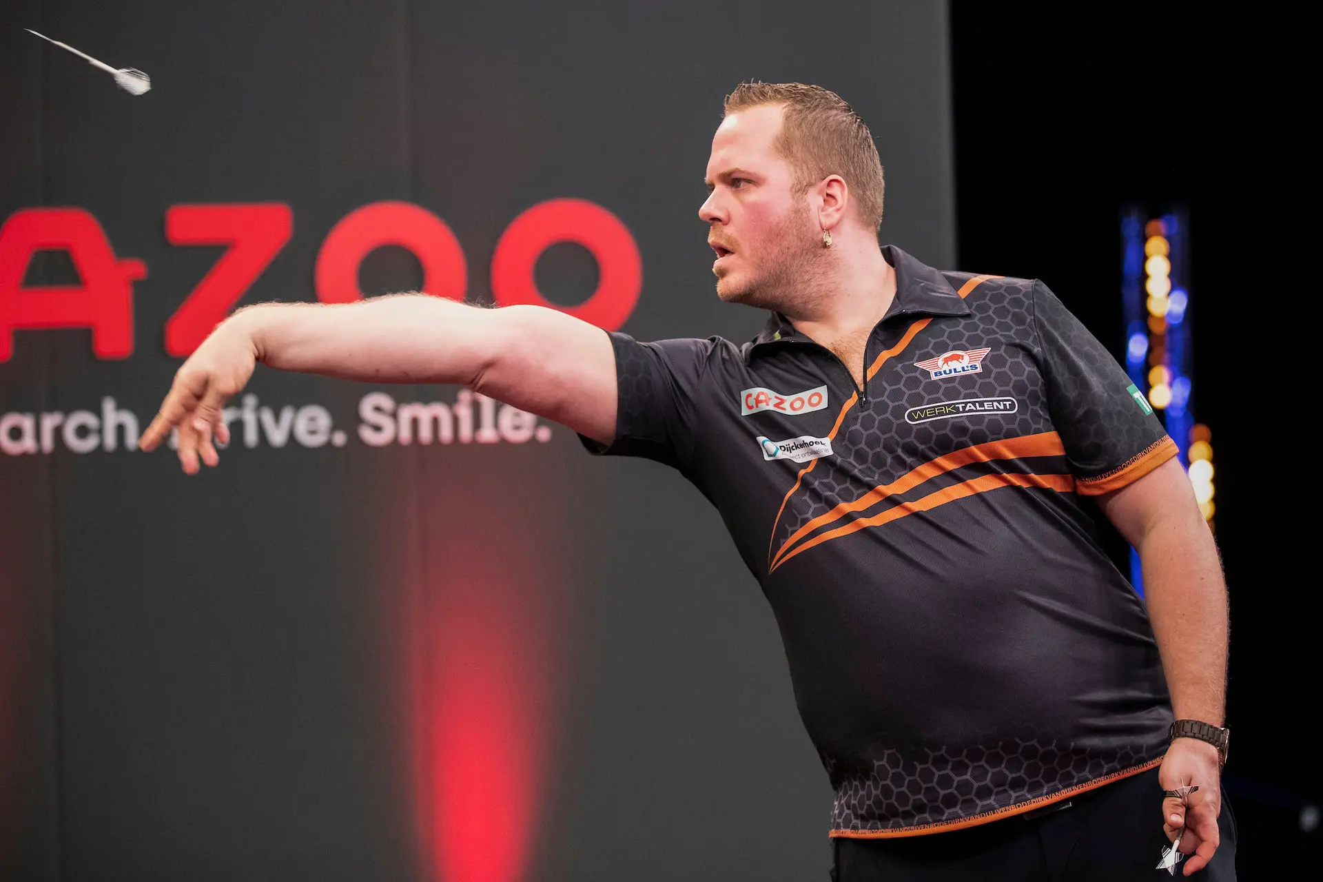Van Duijvenbode sets personal best average with 115.70 as lead at Players Championship 6