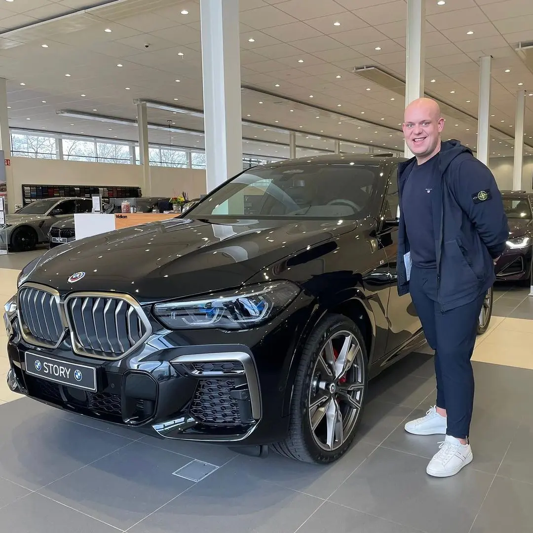 PHOTO: Van Gerwen shows off his brand new BMW X6 M50i