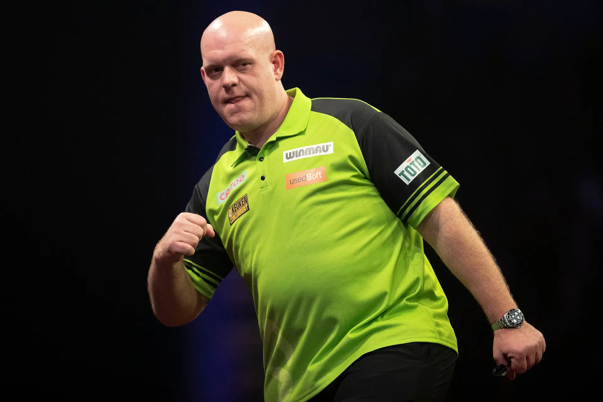 Van Gerwen holds slender lead atop Premier League Darts standings after Night 11 ahead of prolific Price