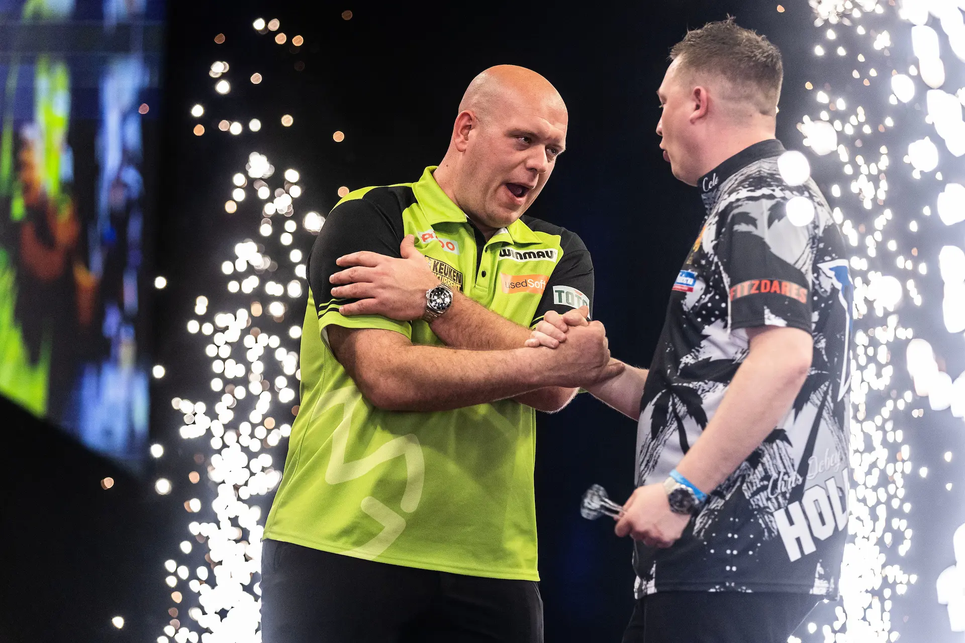 "Sometimes you have muscle pain but nothing like this": Van Gerwen set for further medical checks ahead of Premier League play-offs