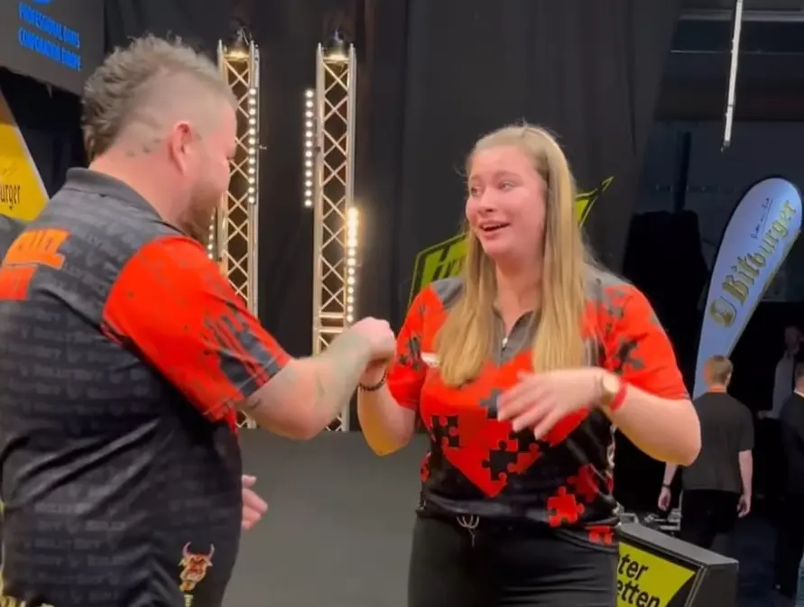 Michael Smith helps surprise super fan on stage during German Darts Grand Prix