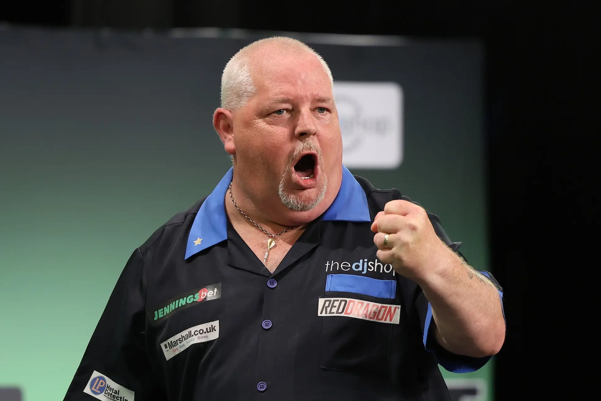 Robert Thornton makes winning start to title defence as Richie Burnett sees off Keith Deller