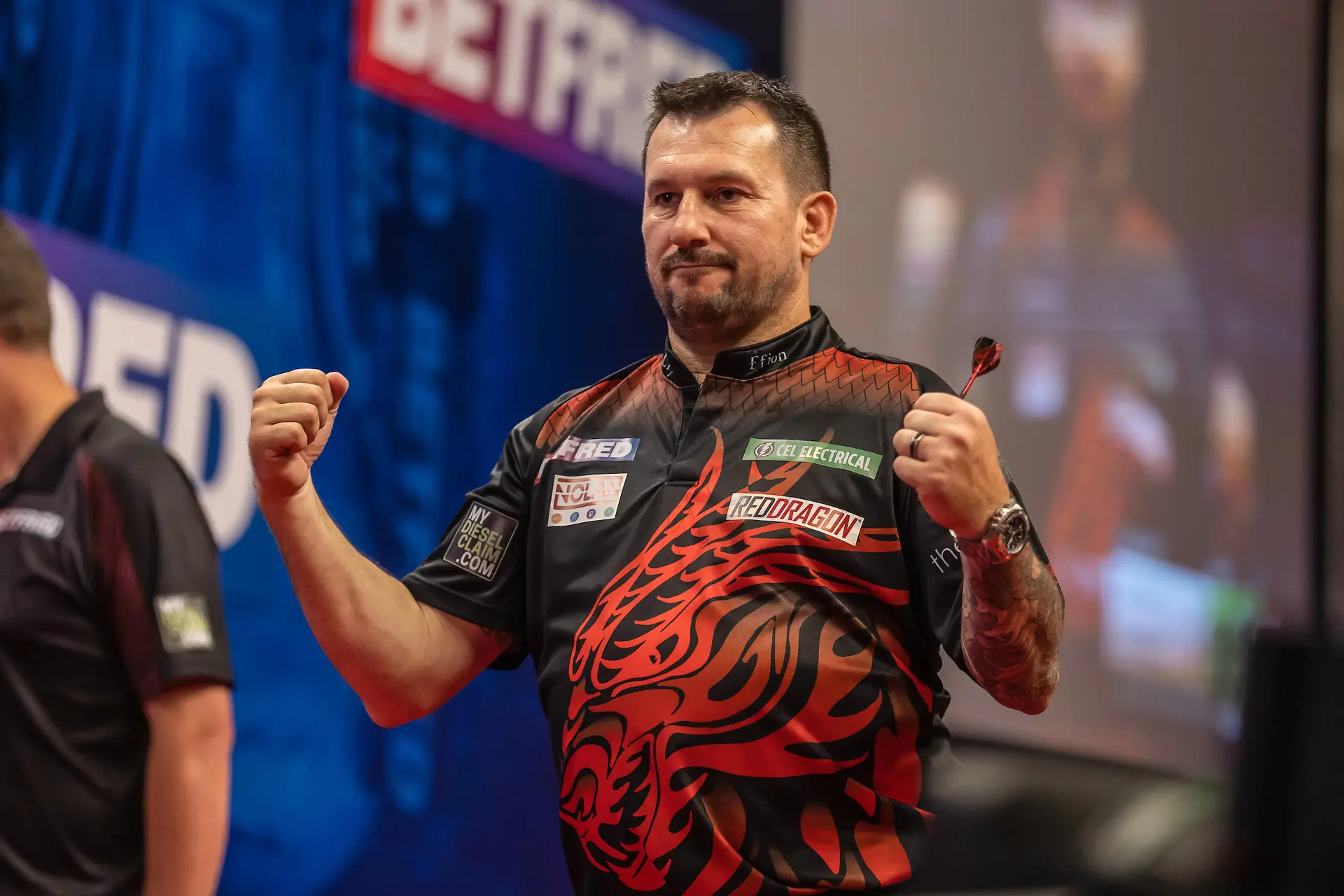 Classy Clayton eases past Van den Bergh in sensational display at World Matchplay
