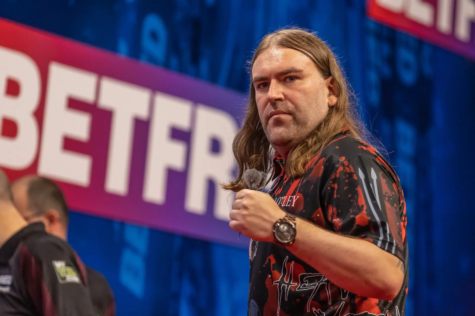 Training with Anderson pays off for Searle at the World Matchplay despite the fact "I haven't won a session since Christmas!"