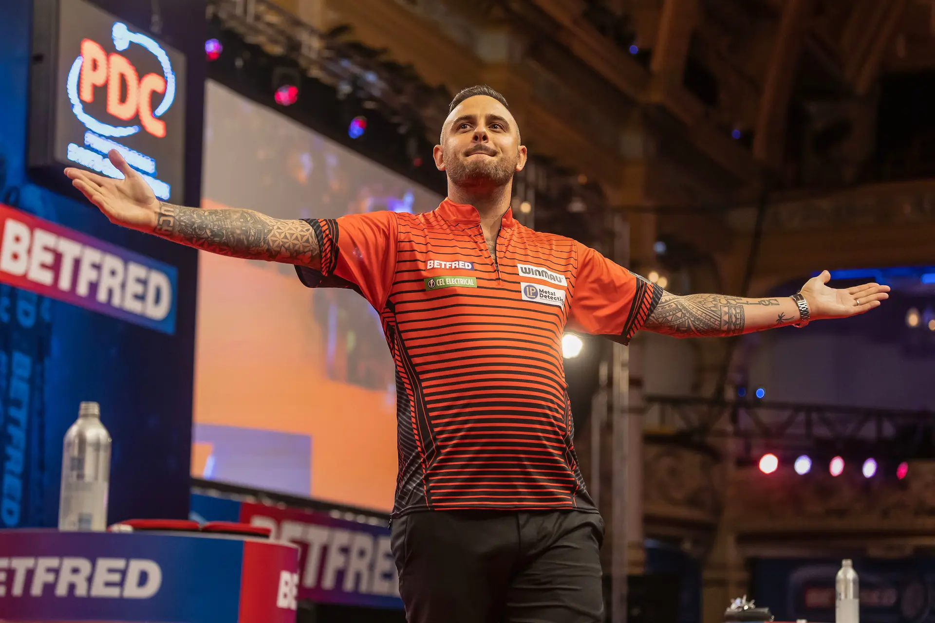 Cullen holds off Gurney fightback to reach first World Matchplay semi-final