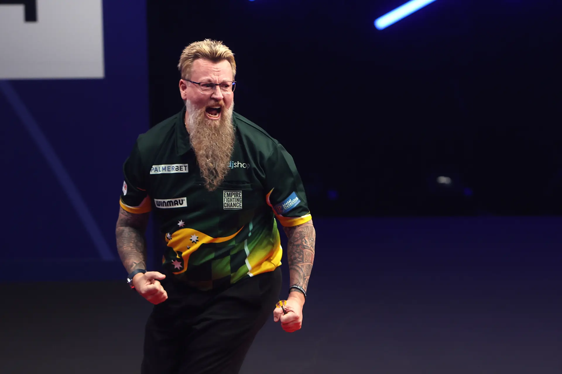 Simon Whitlock comes from behind to prevail in nervy deciding set against Paolo Nebrida at the World Darts Championship