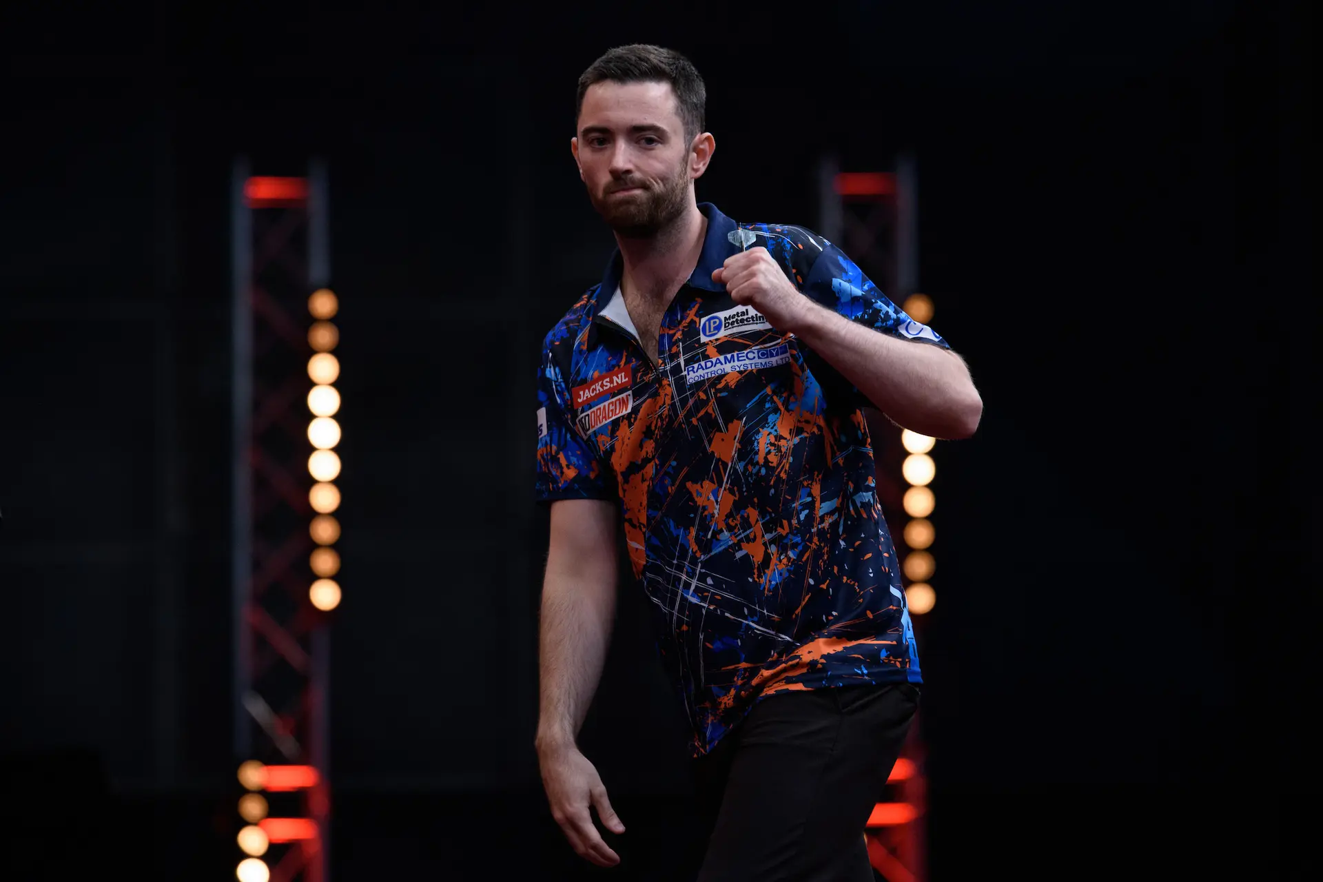 Humphries battles through the pain to win handsomely over Schindler; Woodhouse boosts World Grand Prix ambitions with win against Wright