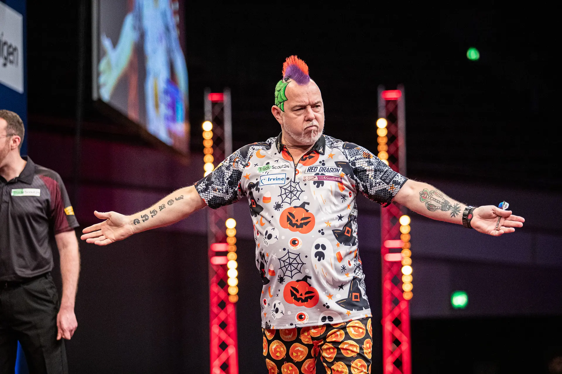 Peter Wright and Gerwyn Price toil to quarter-finals at Bahrain Darts Masters