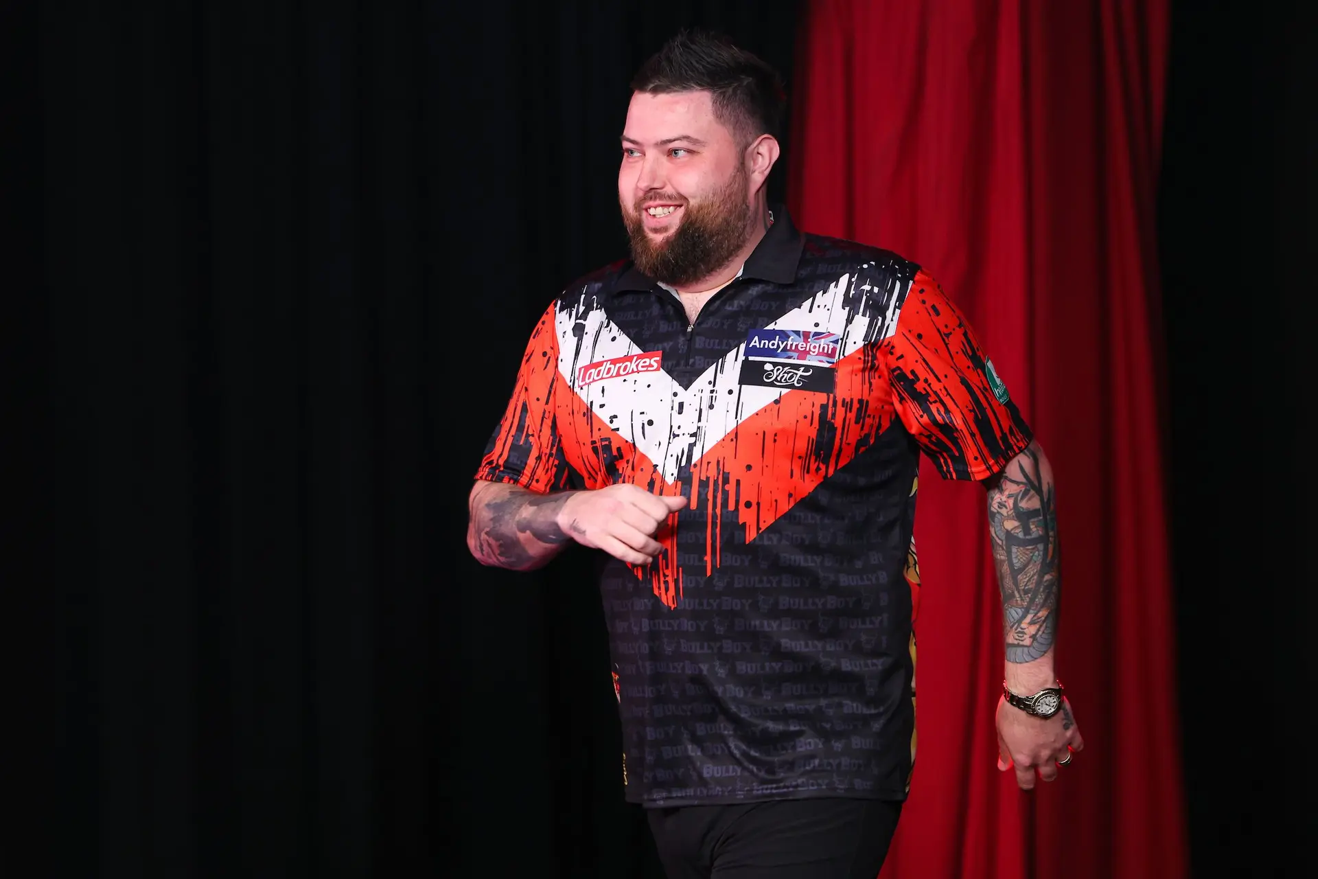 Michael Smith links up with Man City physio in bid to save darts career: "It's mad that he’ll come to work on me after doing Erling Haaland or Phil Foden’s legs"