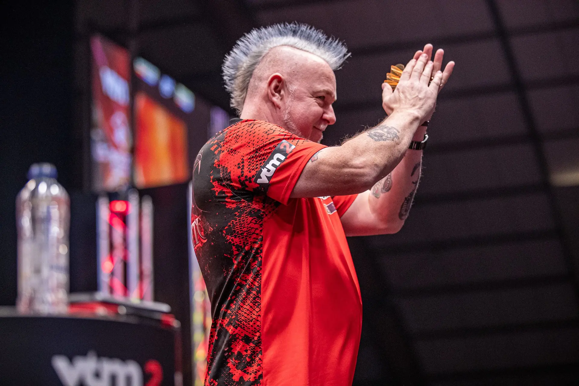 Resurgent Peter Wright brings his best to defeat Michael van Gerwen; Will face Dave Chisnall in German Darts Championship semifinals