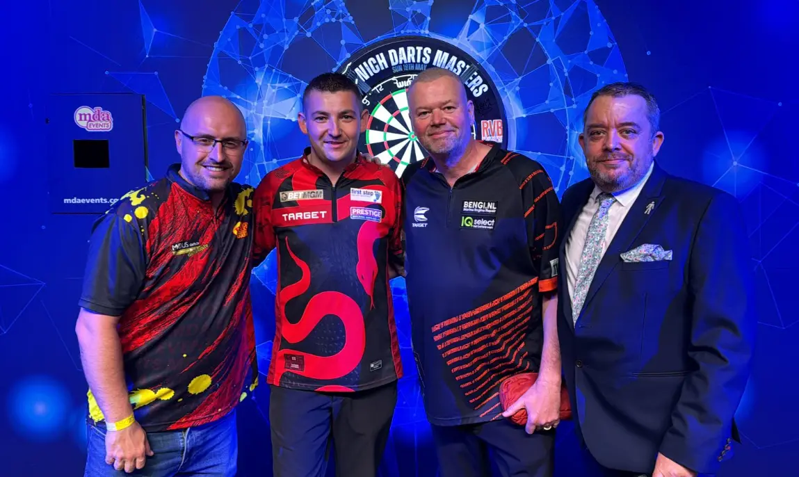 Raymond van Barneveld beats Nathan Aspinall in Norwich exhibition