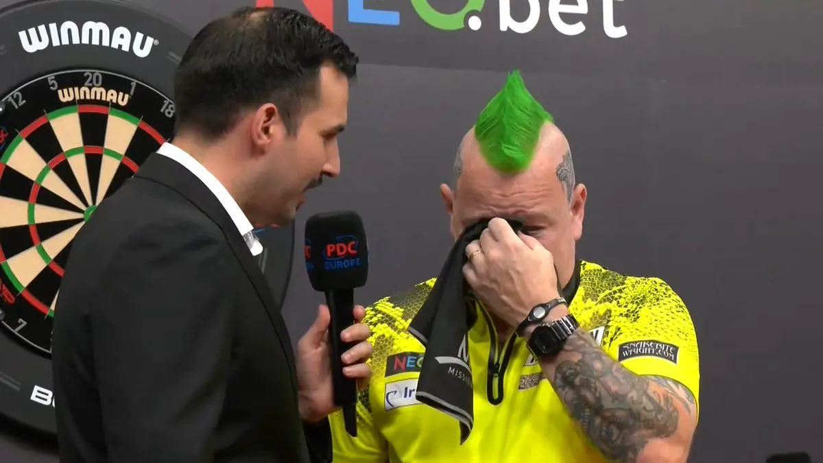 (VIDEO) "I'm on the way back": Peter Wright breaks down in tears after completing heroic win over Michael van Gerwen in Hildesheim