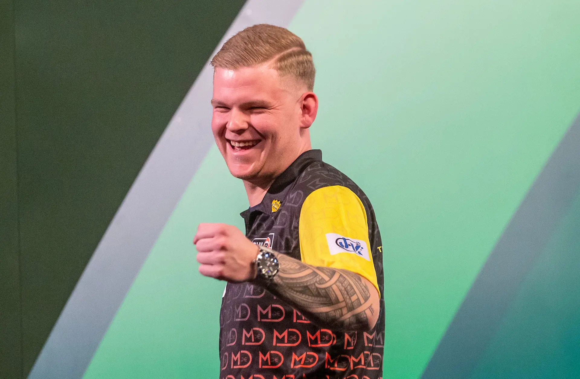 Mike de Decker thrashes Gary Anderson in sensational World Grand Prix display