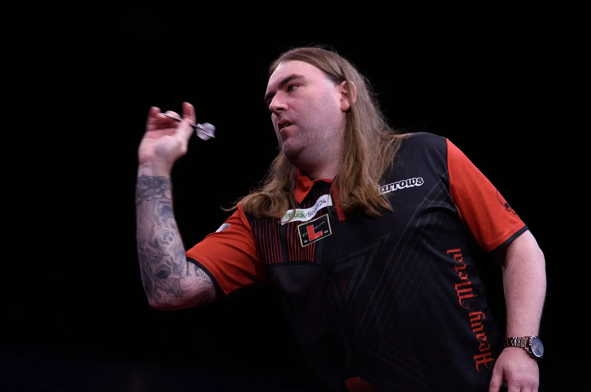 Rampant Ryan Searle races into 3rd round, losing just one leg in victory of Matt Campbell at World Darts Championship
