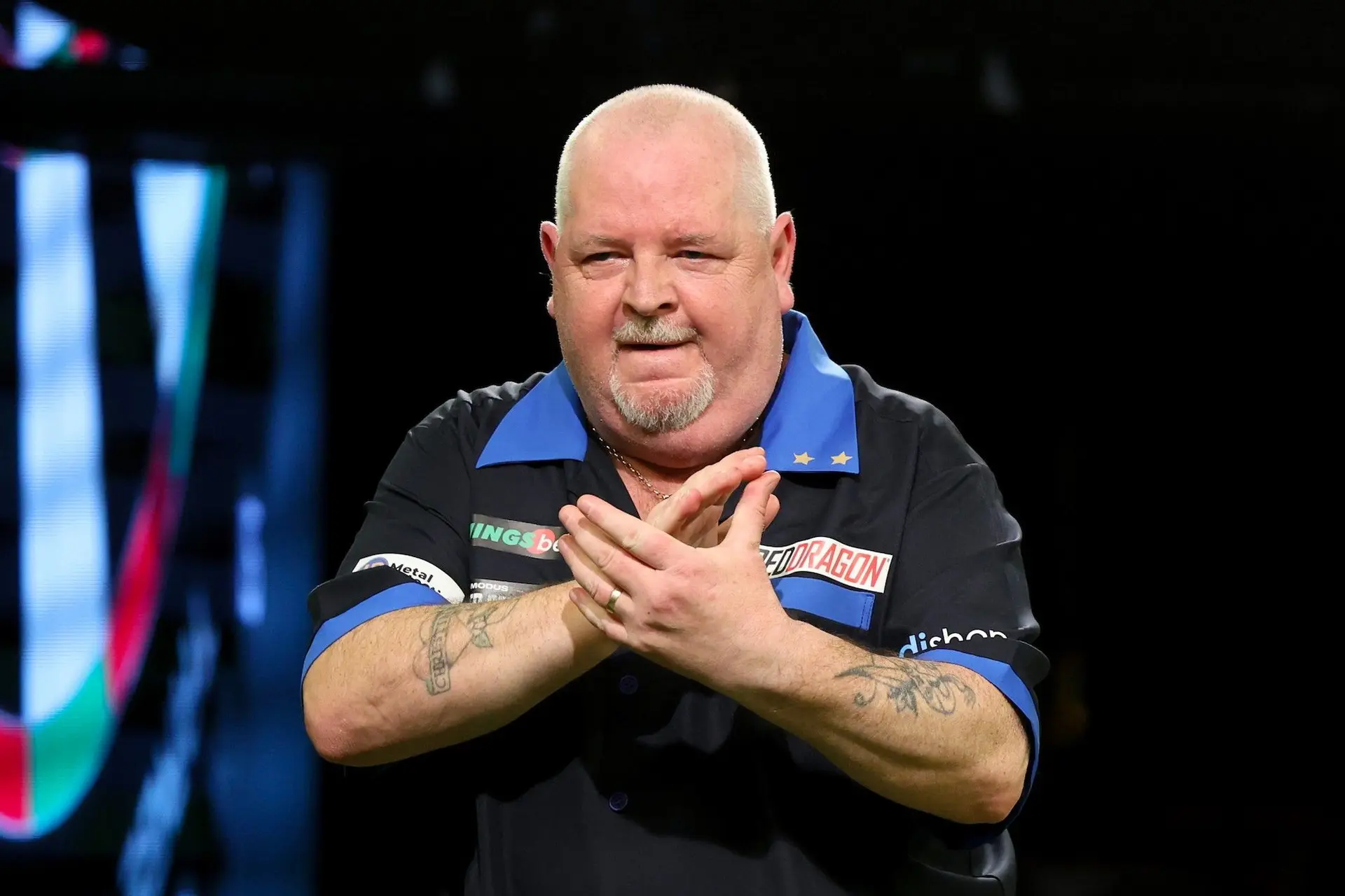 Robert Thornton makes light work of Trina Gulliver at World Seniors Darts Masters