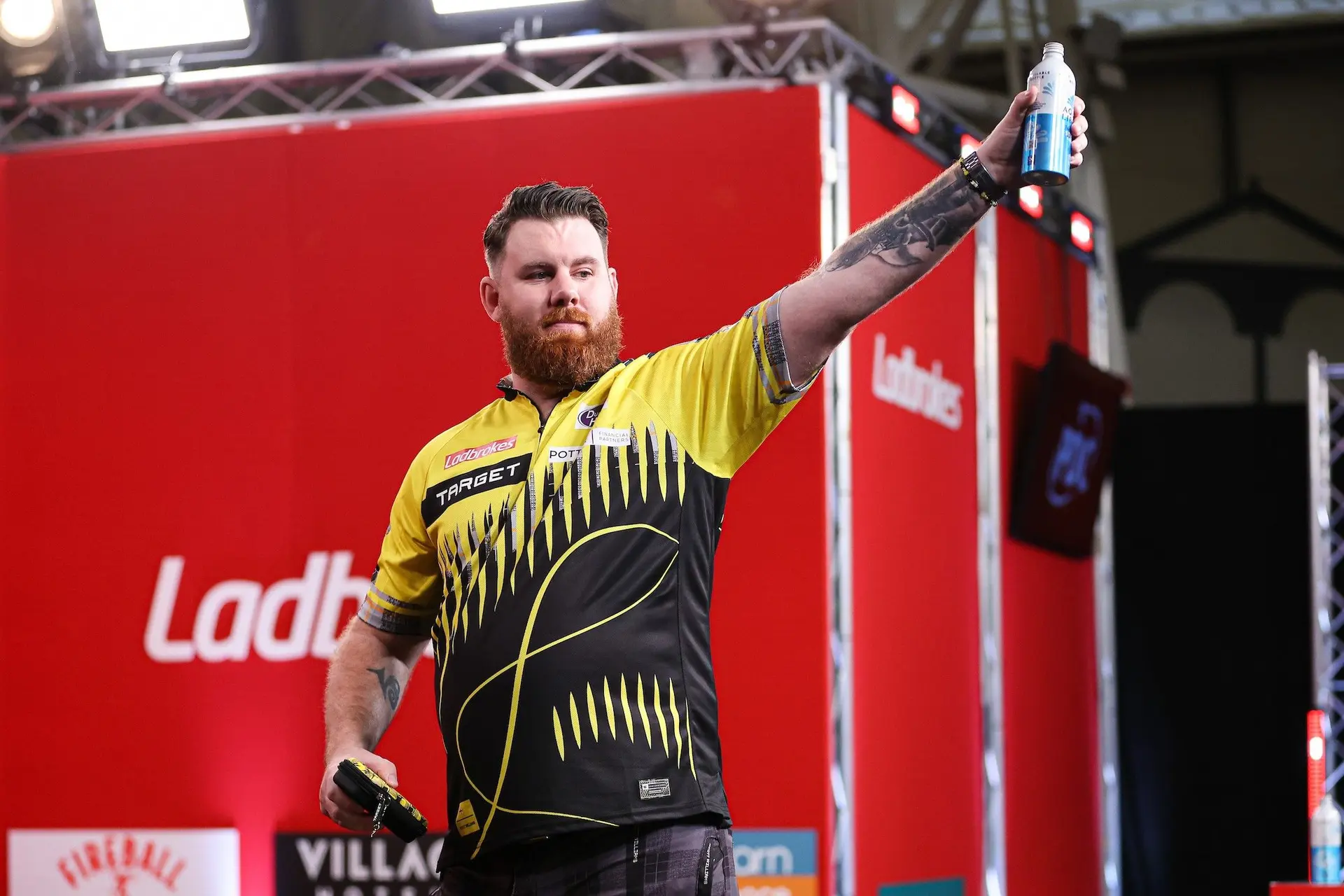 Scott Williams struts into quarterfinals at Players Championship Finals with stunning comeback; Connor Scutt comfortable against Daryl Gurney