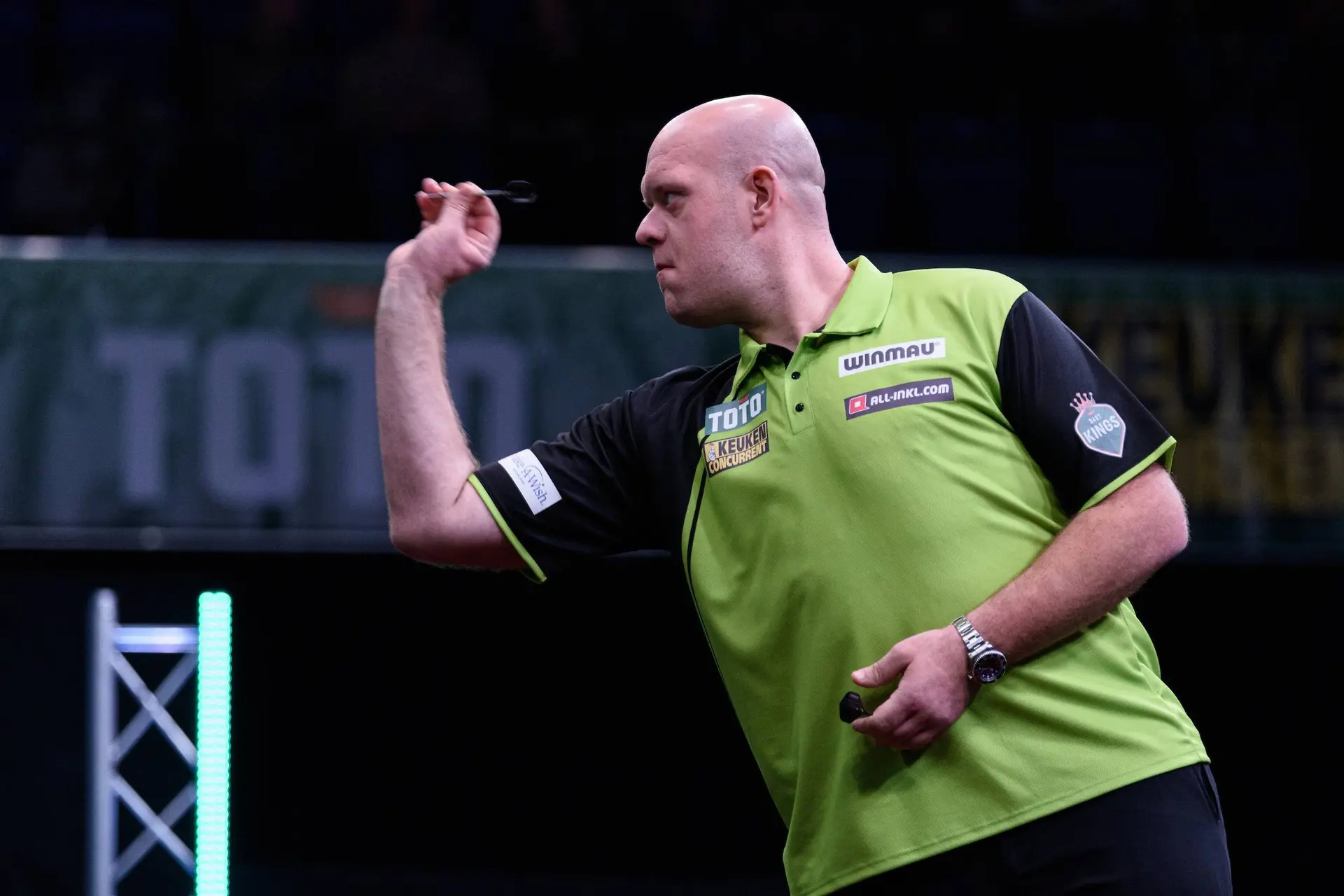 "This is unacceptable" - Michael van Gerwen disappoints himself in Dutch Darts Masters defeat to Luke Littler
