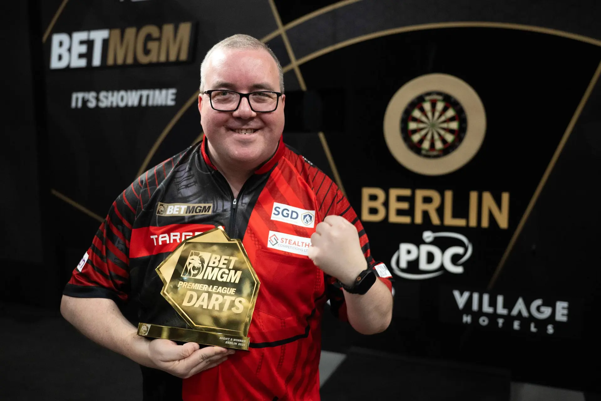"There have been times where I’ve thought: ‘Could I finish on zero points?’” - Emotional Stephen Bunting breaks Premier League Darts duck in Berlin