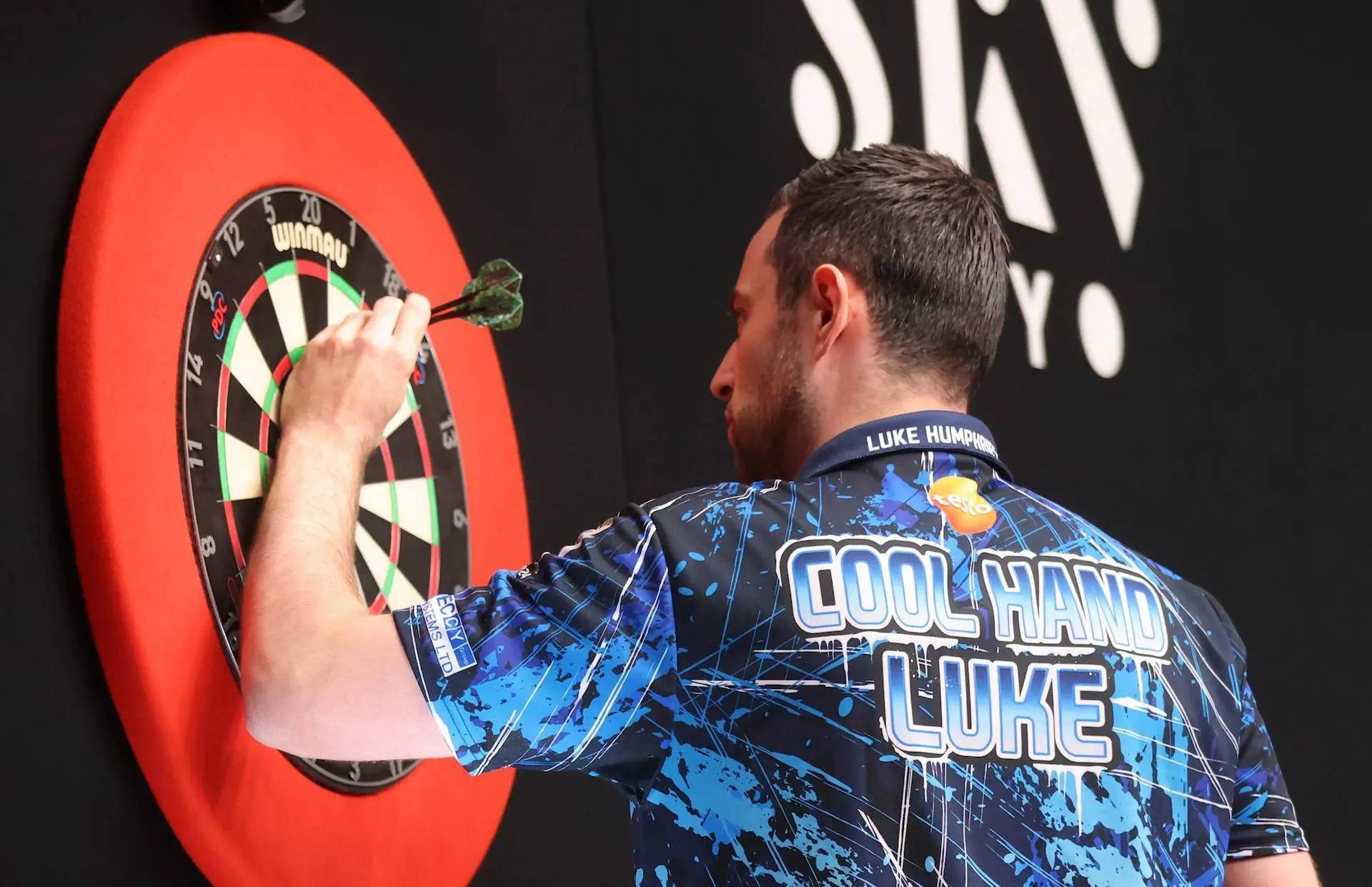 "I'm not quite sure what happened there" - Controversy and confusion cloud Luke Humphries' 2nd round win in Basel
