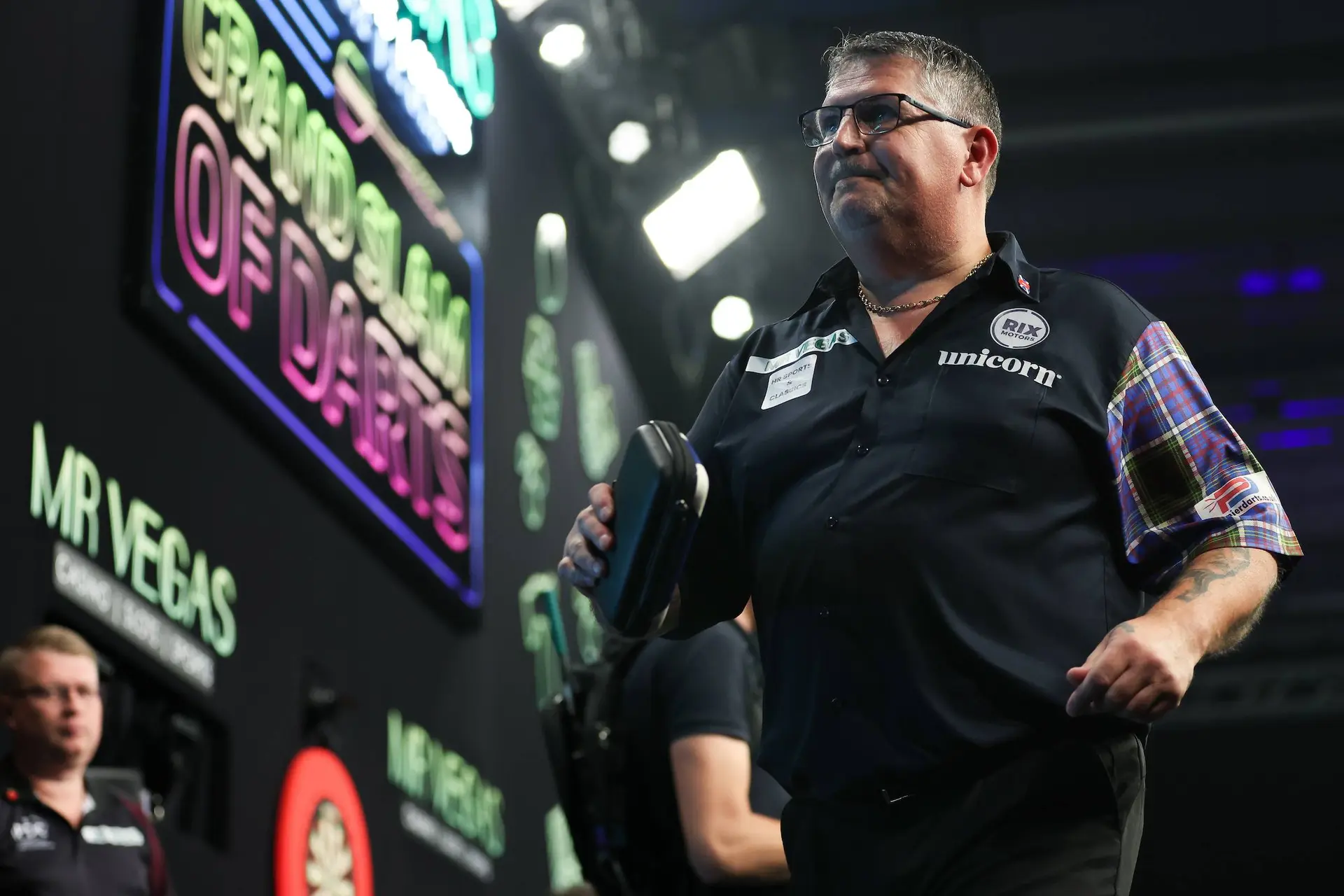 "She's brilliant isn't she? Going to be massive for the sport": Gary Anderson in awe of 'by far the best female player' Beau Greaves