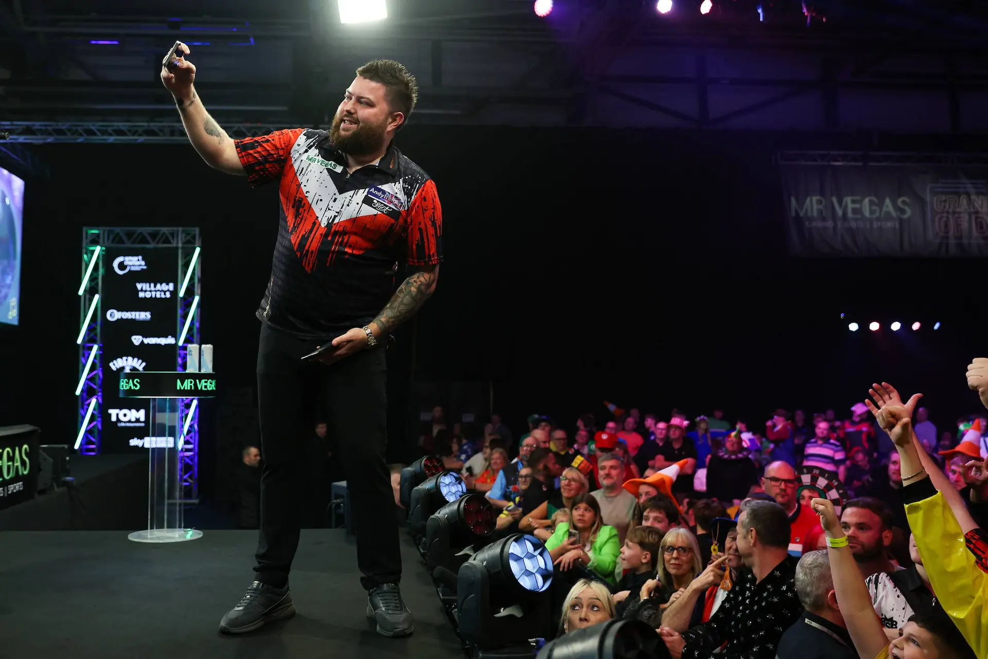 "I just wanted to get on my knees and pray: 'Please let him miss again'" – Michael Smith’s fairytale comeback continues after last-leg drama with Chris Dobey