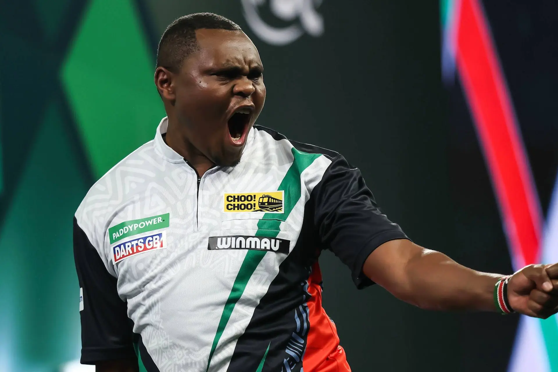 PDC World Darts Championship Round-up | Kenya's David Munyua produces enormous upset as he recovers from two-set deficit to knock out Mike De Decker in thriller