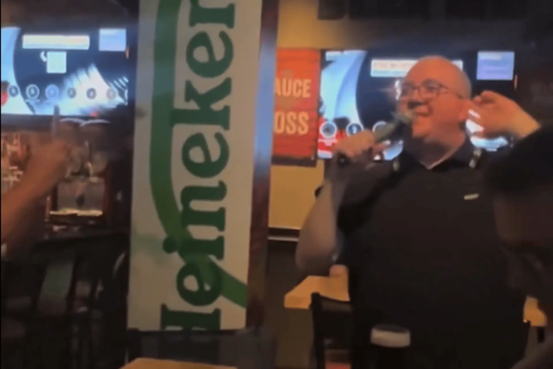 VIDEO: Stephen Bunting leaves entire pub stunned with his karaoke skills