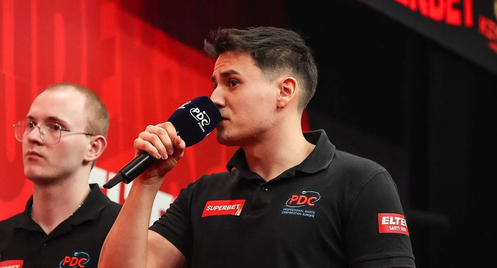 Franz Engerer served as caller on stage at the sold-out brose Arena in Bamberg for the premiere of the Winamax Franken Darts Gala