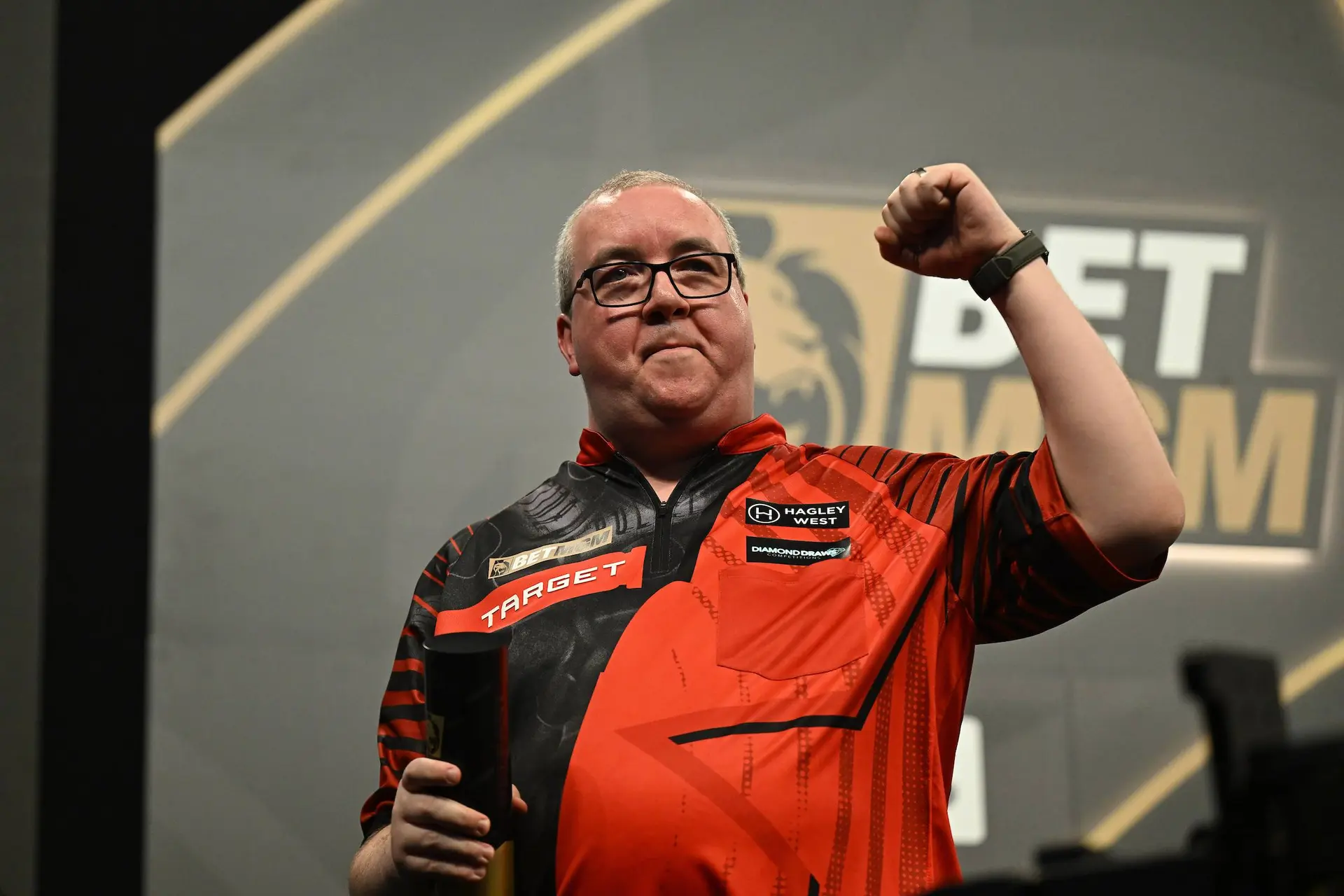 "I honestly do believe I’m one of the best players in the world. I believe I deserve to be in this Premier League": Emotional Stephen Bunting silences critics in Belfast