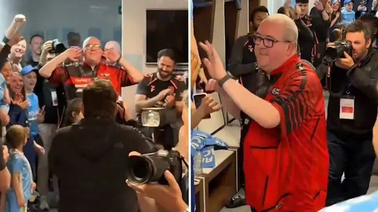 VIDEO: “Let’s go Bunting Mental!” – Stephen Bunting shows up during Titanium singalong as Coventry celebrate Premier League return