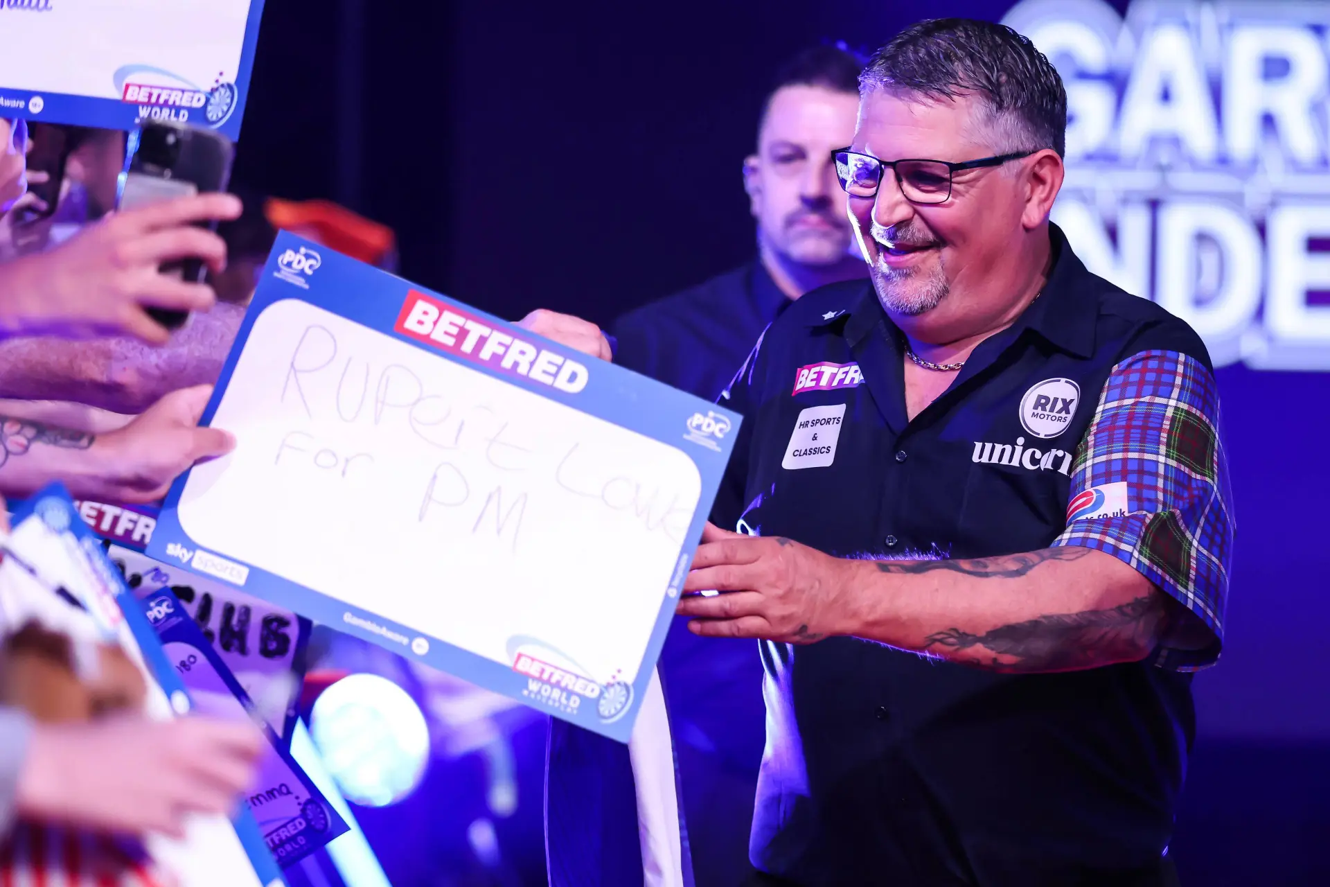 "There's somebody there with a Luke Littler top on, who's he, who's he?": Gary Anderson hilariously quips about Budapest popularity, sets Dortmund mission