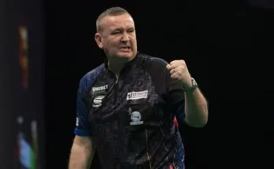Durrant sees off defending champion Van Gerwen in thriller, Smith edges past Ratajski