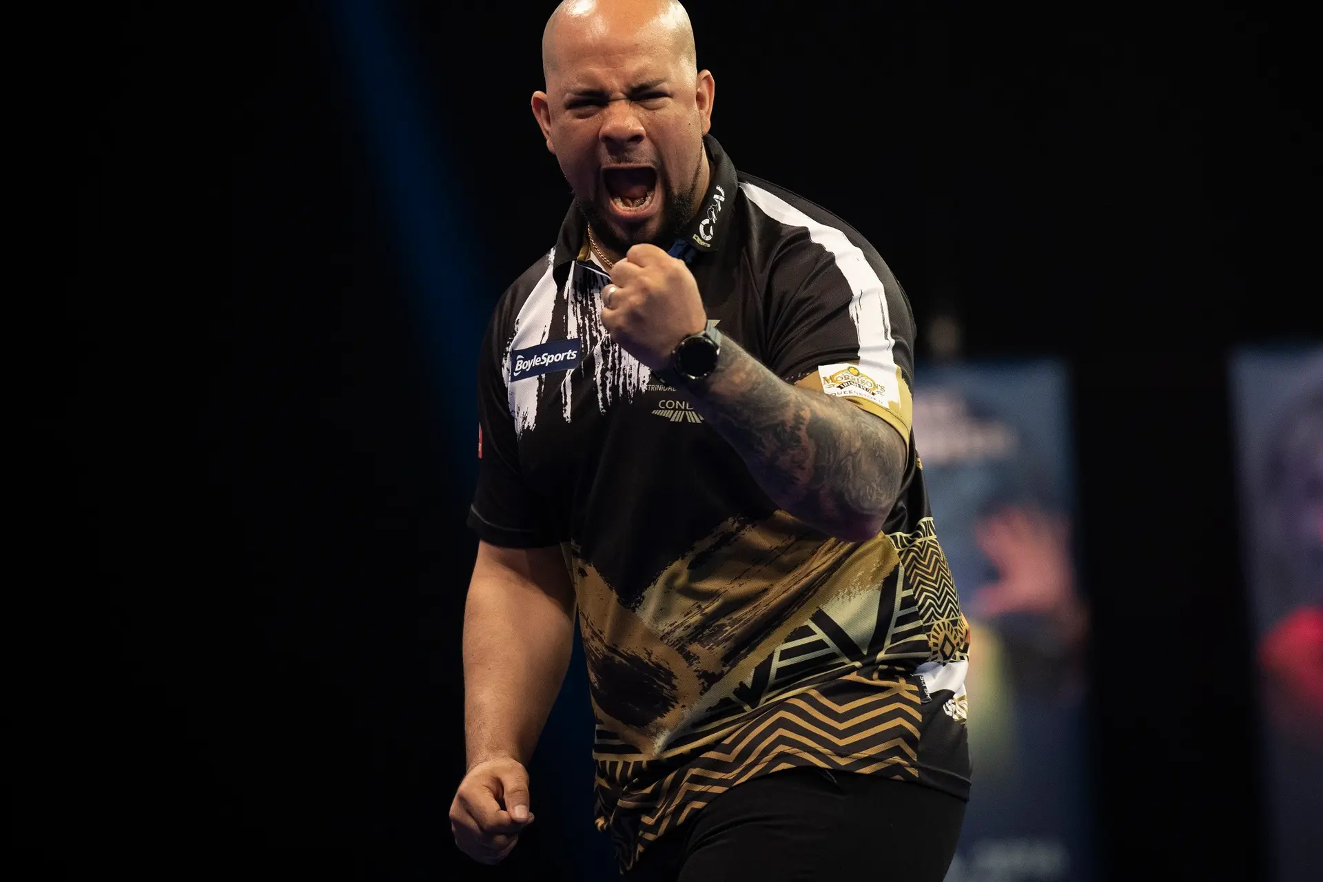Petersen eases through to second round clash with Price, Kurz survives match dart against Bellmont