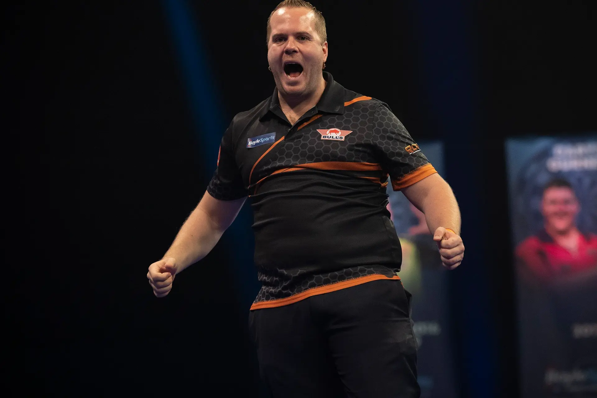 Van Duijvenbode edges past Wright, Petersen impressive in White win