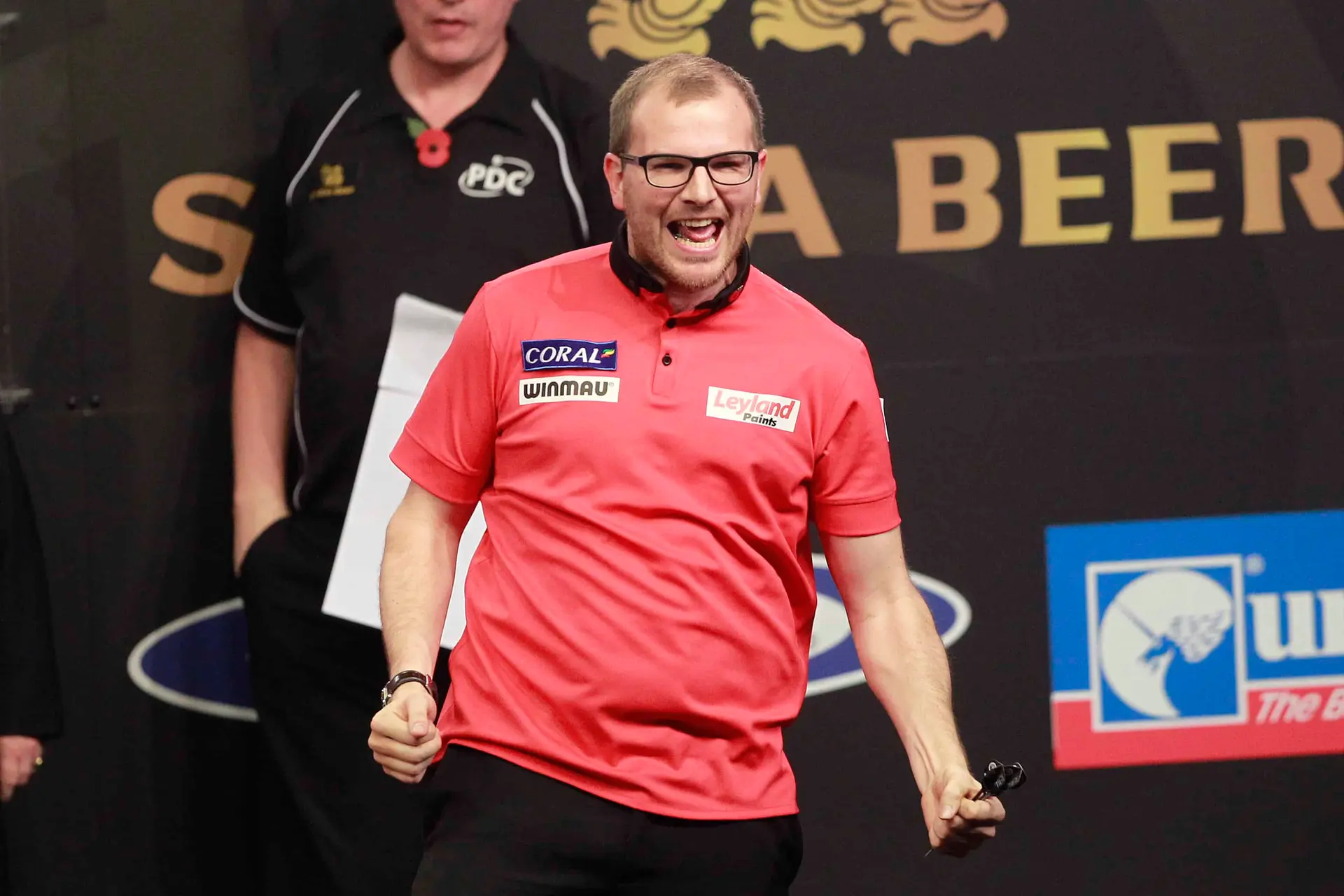 Webster, Thomas and Sherrock through to final group in Online Darts League