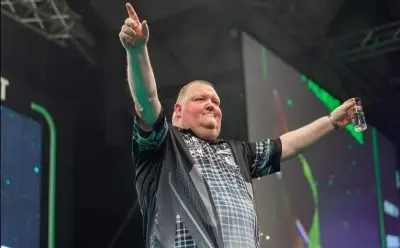 Henderson tops PDC Home Tour III Group 18 ahead of Heta
