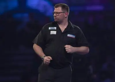 Wade sees off Heta in superb display, Whitlock battles past Searle