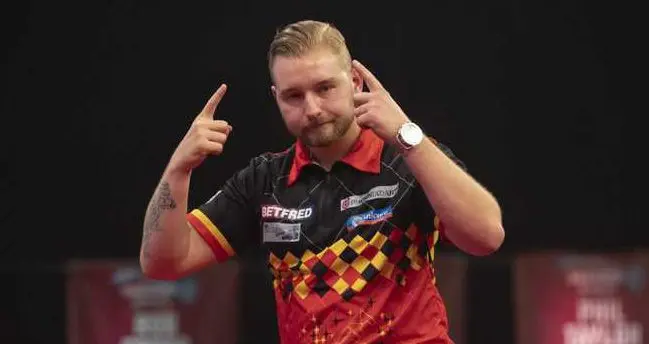 Defending champion Van den Bergh eases past Petersen to begin World Matchplay title defence