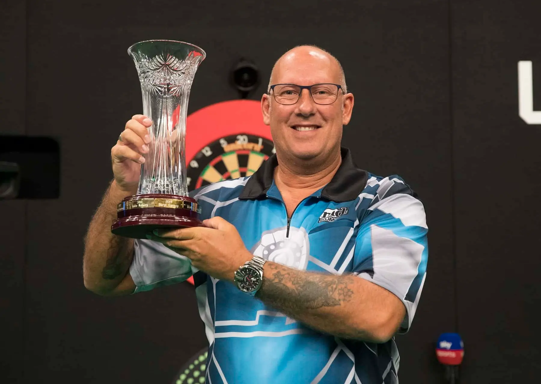 Burness seals Group A in Online Darts League Champions Week