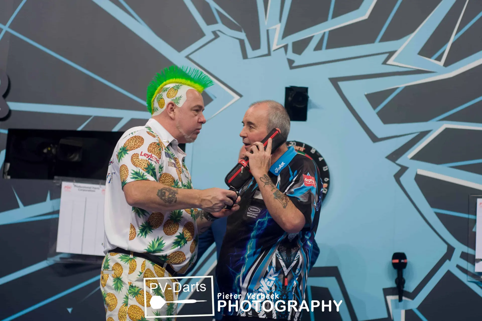 Taylor advises Wright to stop switching darts