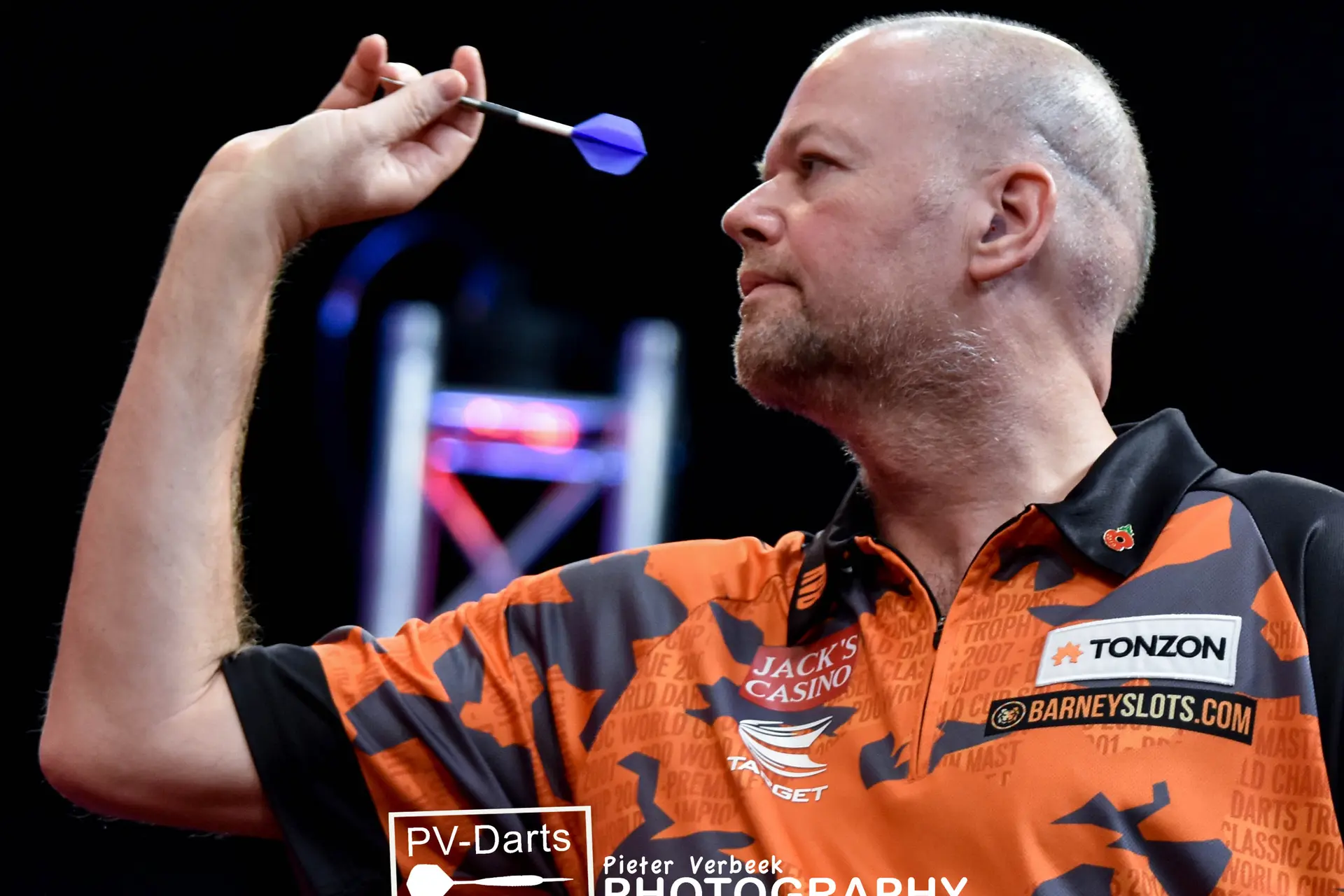 Van Barneveld kennt mögliche Ursache für die Ohnmacht: 'Habe in letzter Zeit viel Stress gehabt wegen der Gesundheit meines Vaters'