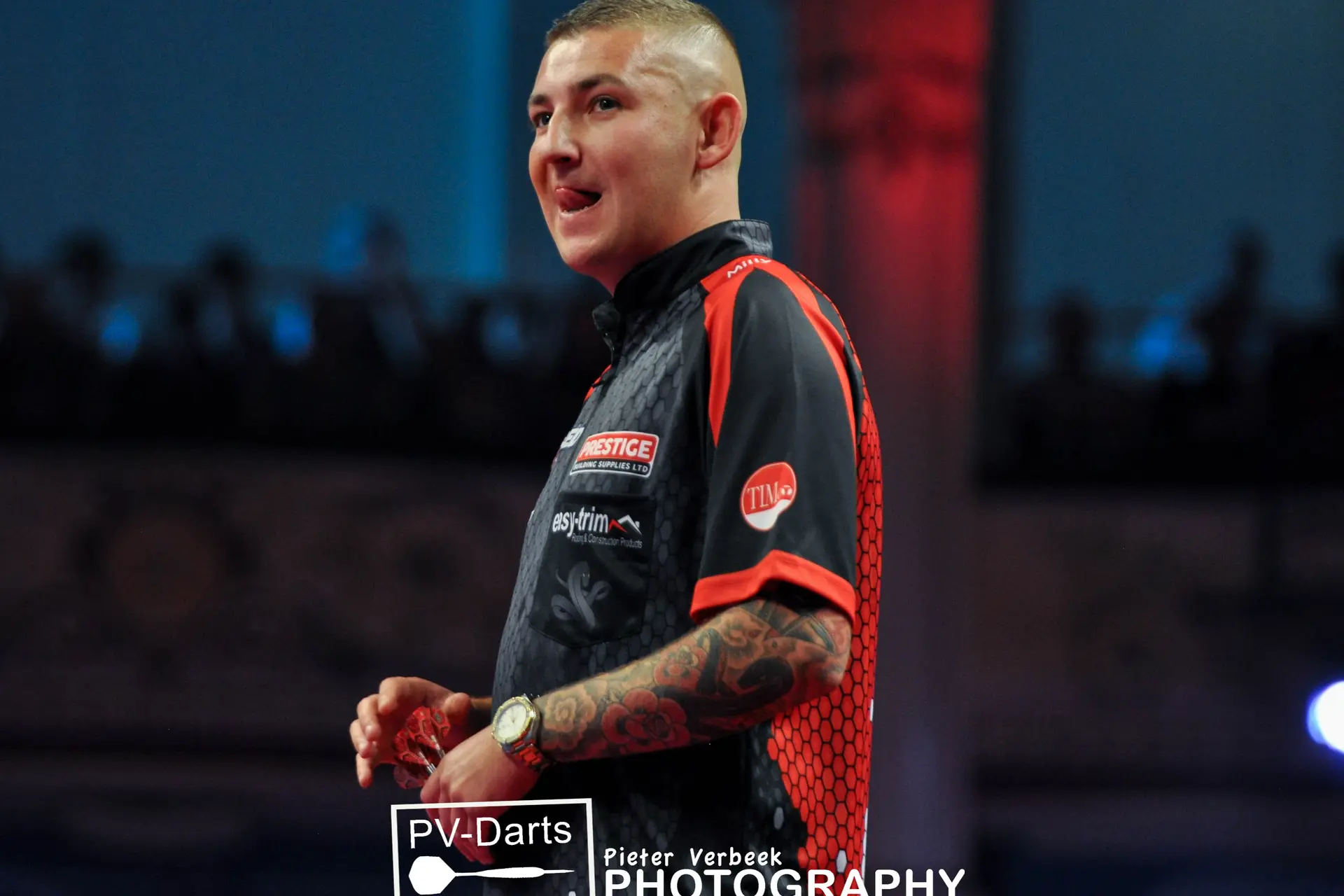Aspinall führt die Premier League Darts zum ersten Mal in seiner Karriere an