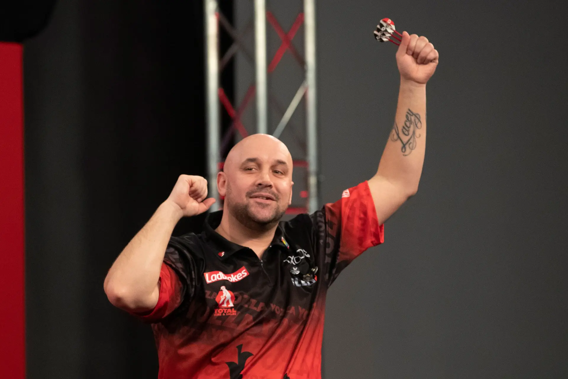Hughes unterzeichnet neuen Vertrag bei Red Dragon Darts