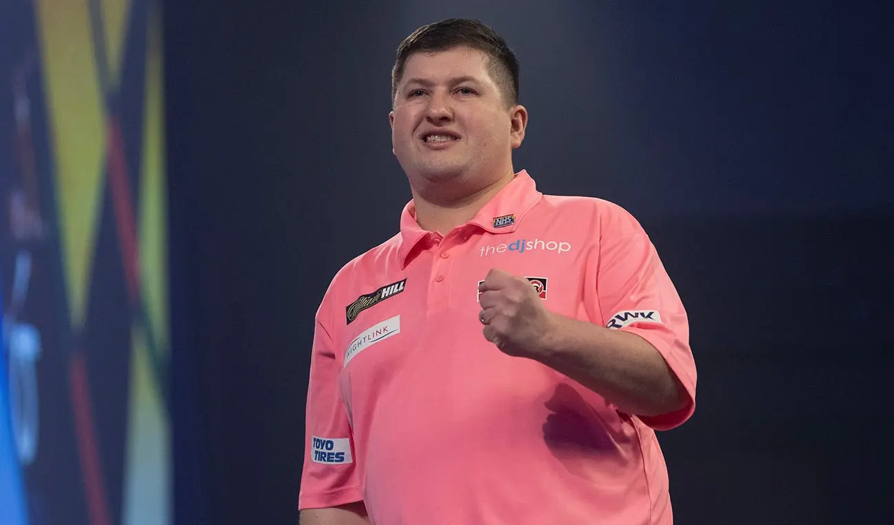 Keegan Brown organisiert eine Tombola für den NHS