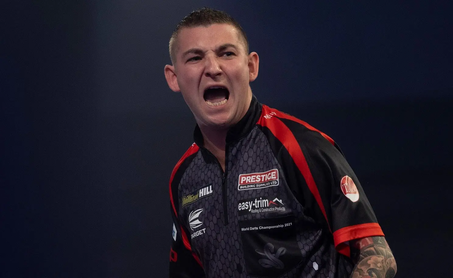 Aspinall bleibt mit Sieg über Wright an der Spitze der Premier League