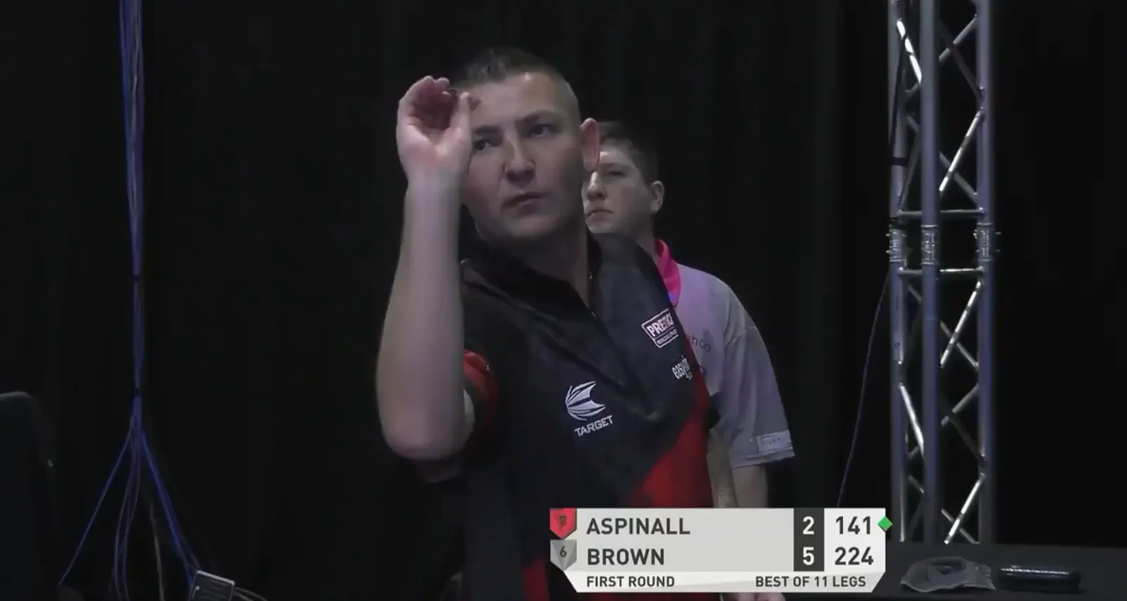 VIDEO: Aspinall wirft 9-Darter, verliert aber das Spiel trotz eines Averages von 113,6