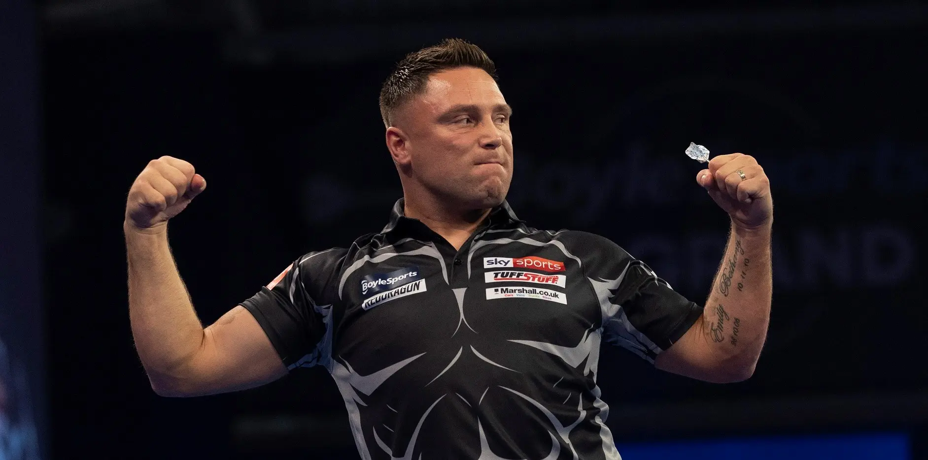 Price übersteht Edhouse-Schreck und eröffnet die Titelverteidigung bei der PDC WM