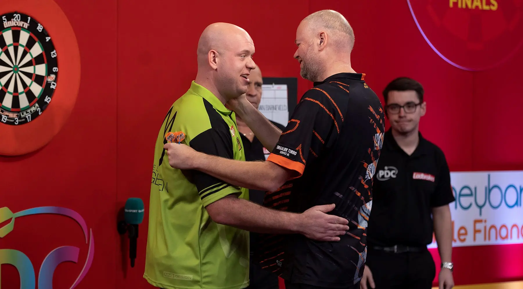 Raymond van Barneveld hat Mitgefühl mit Michael van Gerwen in schwieriger Zeit: „Das wünscht man niemandem“